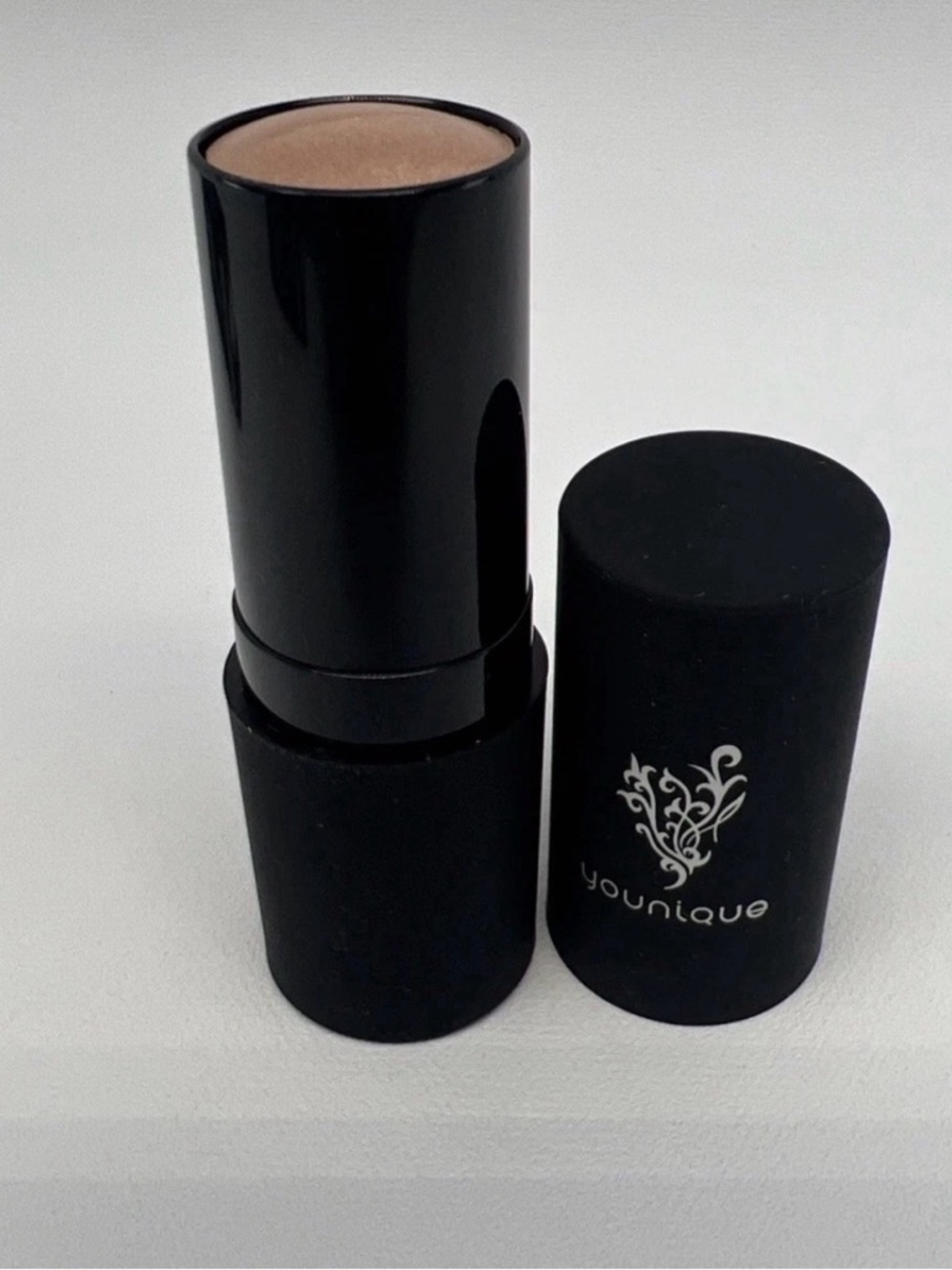 Younique Quick Fix Touch Stick Foundation Touch al la Mode Nude Beige RARE